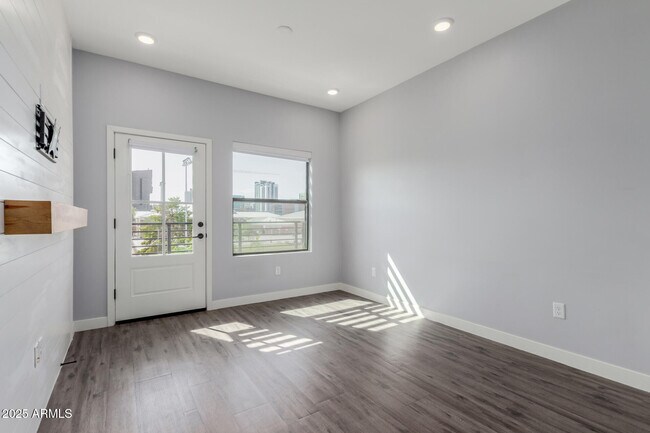 Building Photo - 475 N 9th St