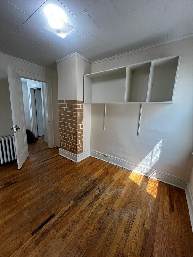 Building Photo - 2 Bed, 1 Bath- Single Family For Rent in t...