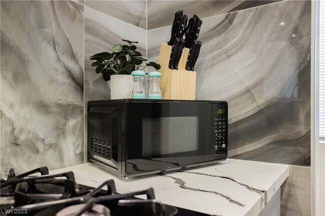 Building Photo - 2205 Santa Paula Dr