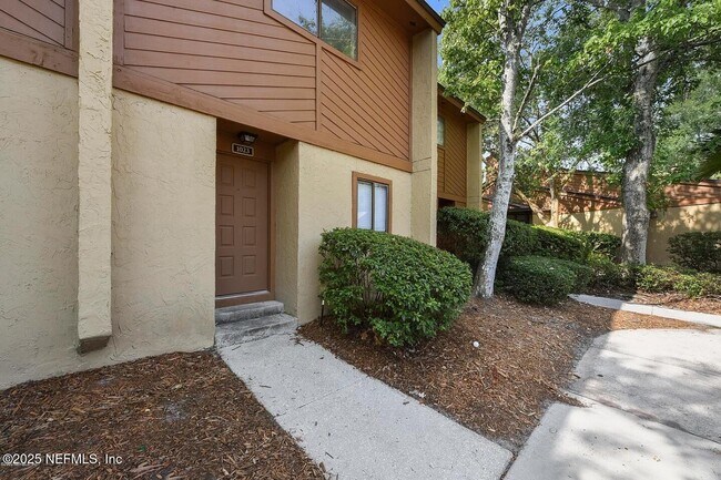 Building Photo - 85 Debarry Ave