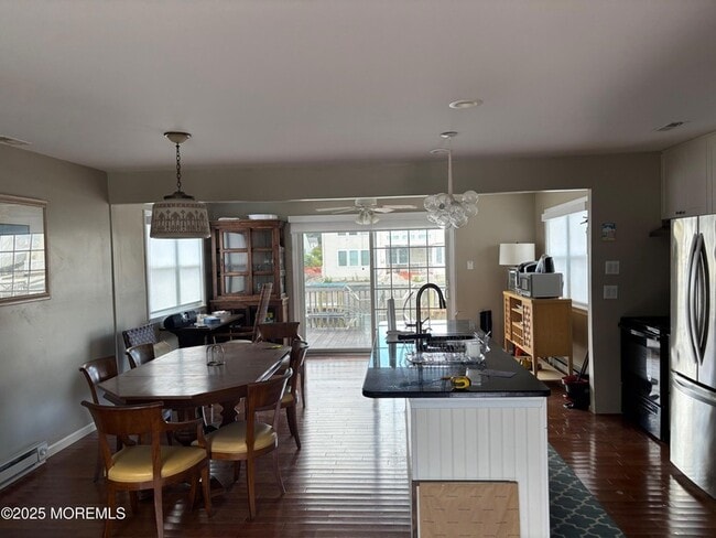 Building Photo - 156 Rodman Dr