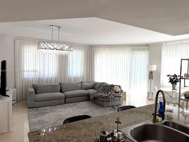 Building Photo - 20000 E Country Club Dr