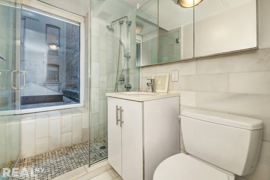 Building Photo - 143 Ludlow St