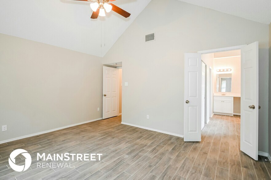 Building Photo - 809 Hines Dr