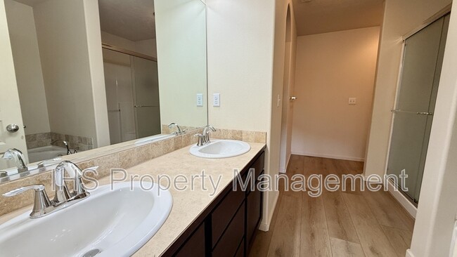 Building Photo - 5709 Sidon Ln