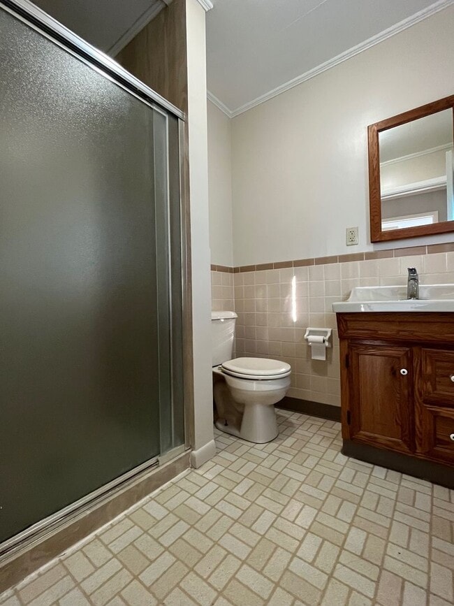 Building Photo - Three Bedroom in Mapleton Local School Dis...