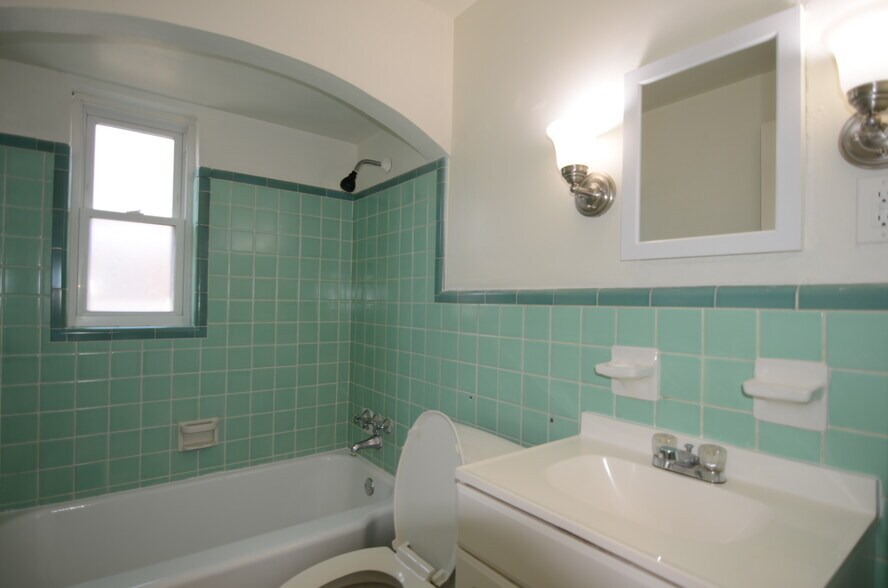 Building Photo - 7264 Reading Rd