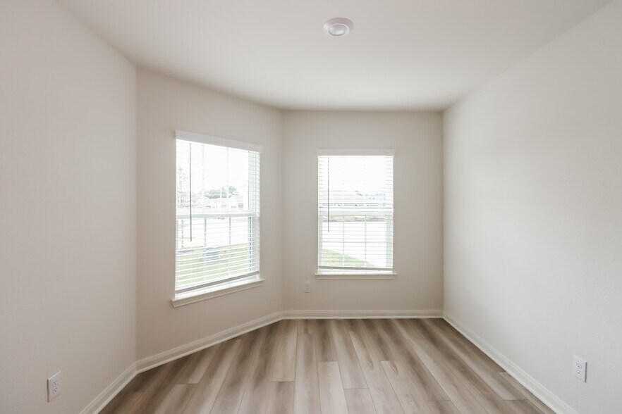 Building Photo - 26816 Steinbeck Dr