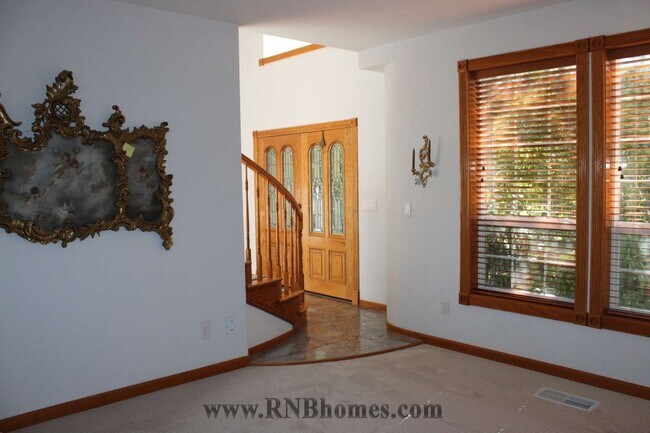 Building Photo - 677 Hoppe Ln
