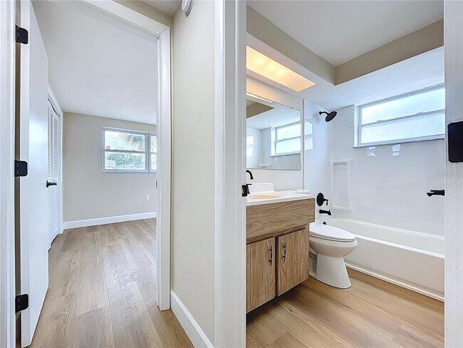 Building Photo - 4326 Westwood Dr
