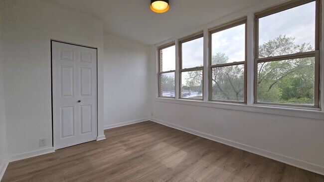 Building Photo - Spacious 3BR/2BA in Woodlawn – 1,700 Sq Ft...