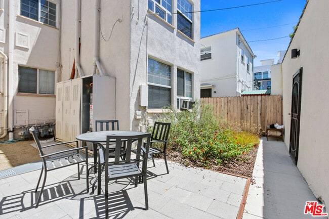 Building Photo - 1335 S Roxbury Dr