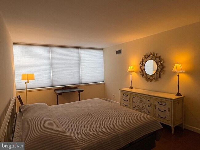 Building Photo - 5101 River Rd