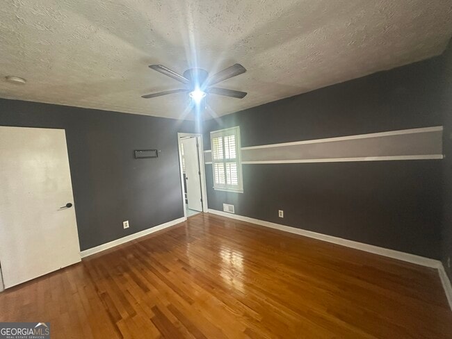 Building Photo - 3053 Menlo Park Dr