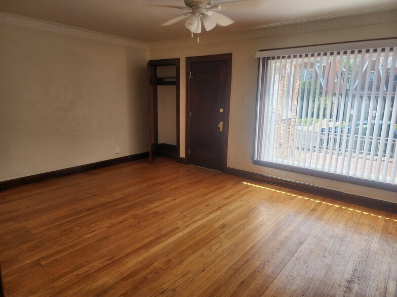 Building Photo - 17145-17147 Santa Rosa Dr
