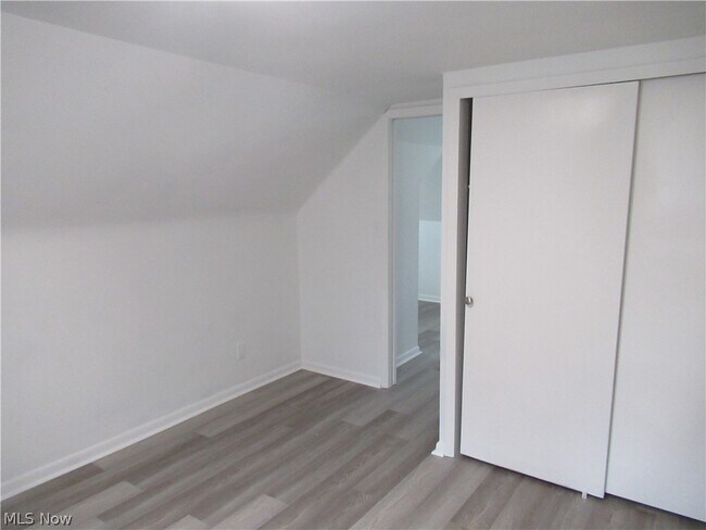 Building Photo - 86 Cowles Ave