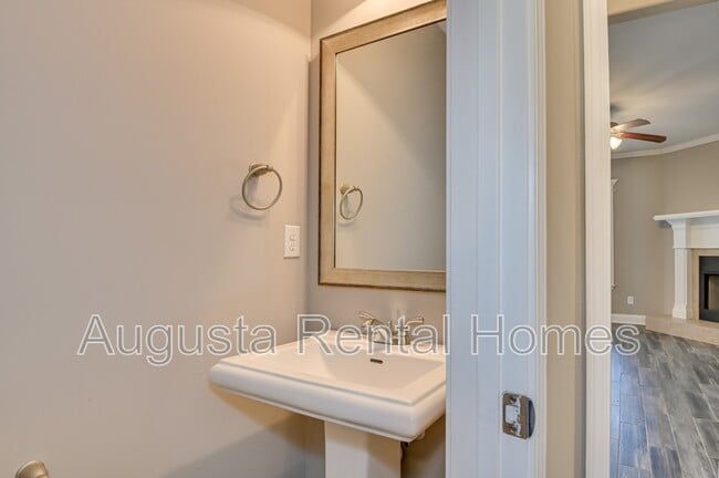 Building Photo - 848 Tyler Woods Dr