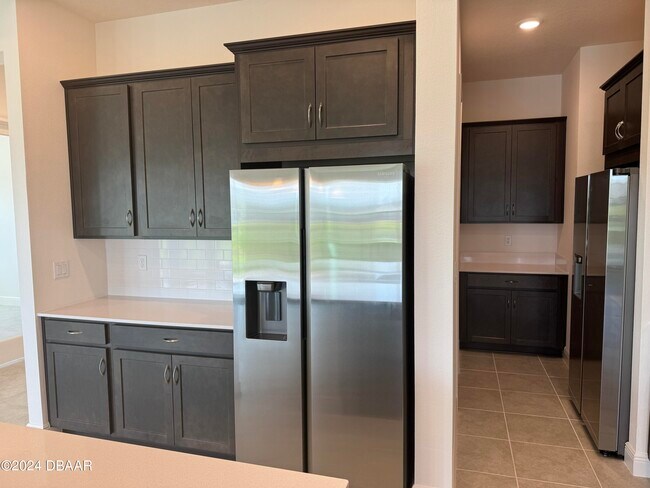 Building Photo - 2005 Divot Dr