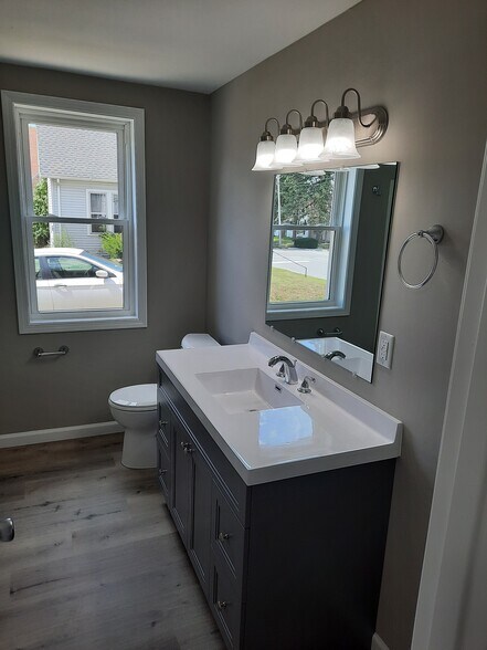 Building Photo - 2115 Main St