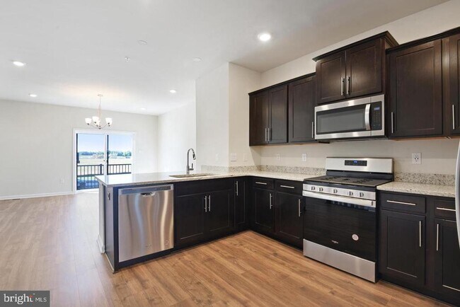 Building Photo - 568 Banquet Ln