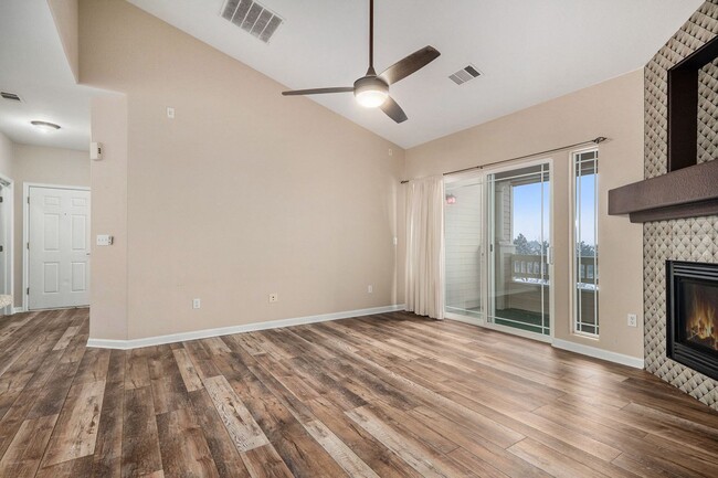 Building Photo - Updated 2 Bed 2 Bath Condo with One Car Ga...