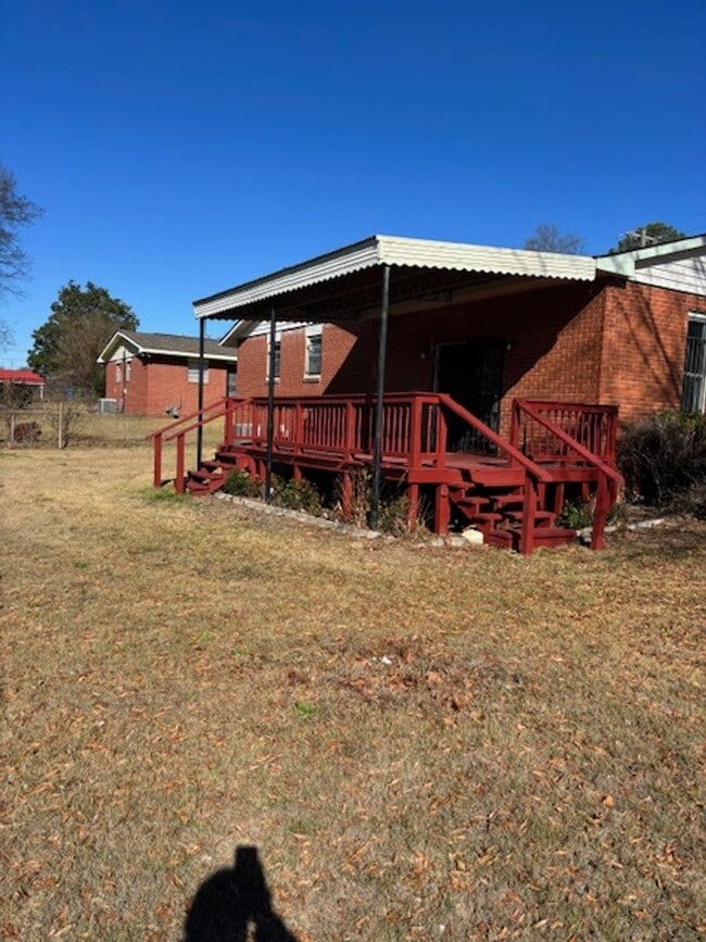 Building Photo - Charming Home You’ll Love Coming Home To.
