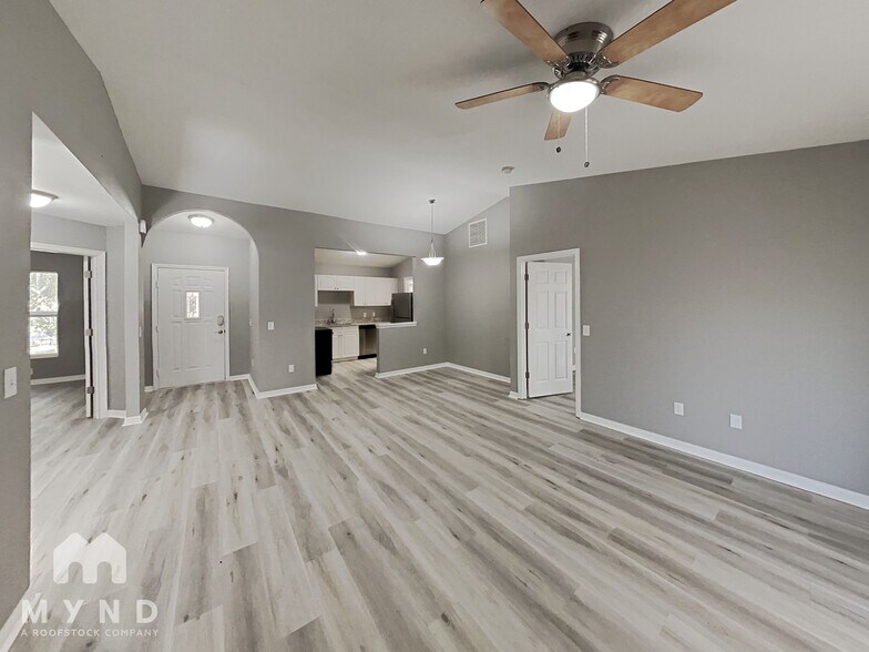 Building Photo - 908 Hubbel Rd