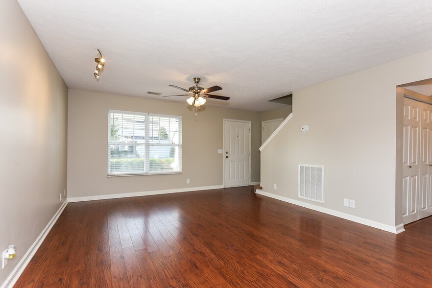 Building Photo - 2900 Summer Hollow Ct