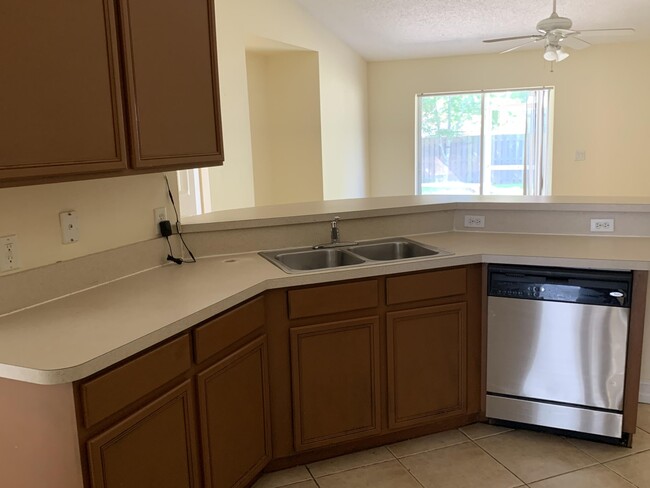 Building Photo - 269 SW Ridgecrest Dr