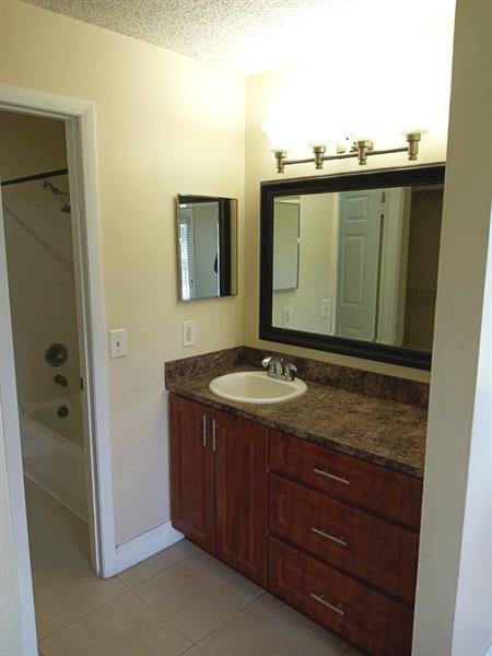 Building Photo - 1055 Coral Club Dr