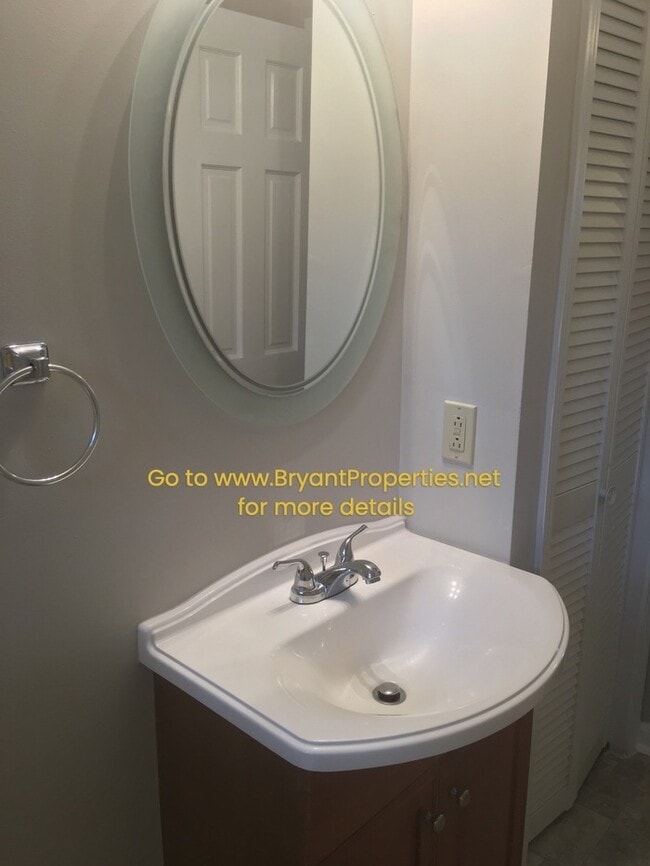 Building Photo - 732 Yowell Ave