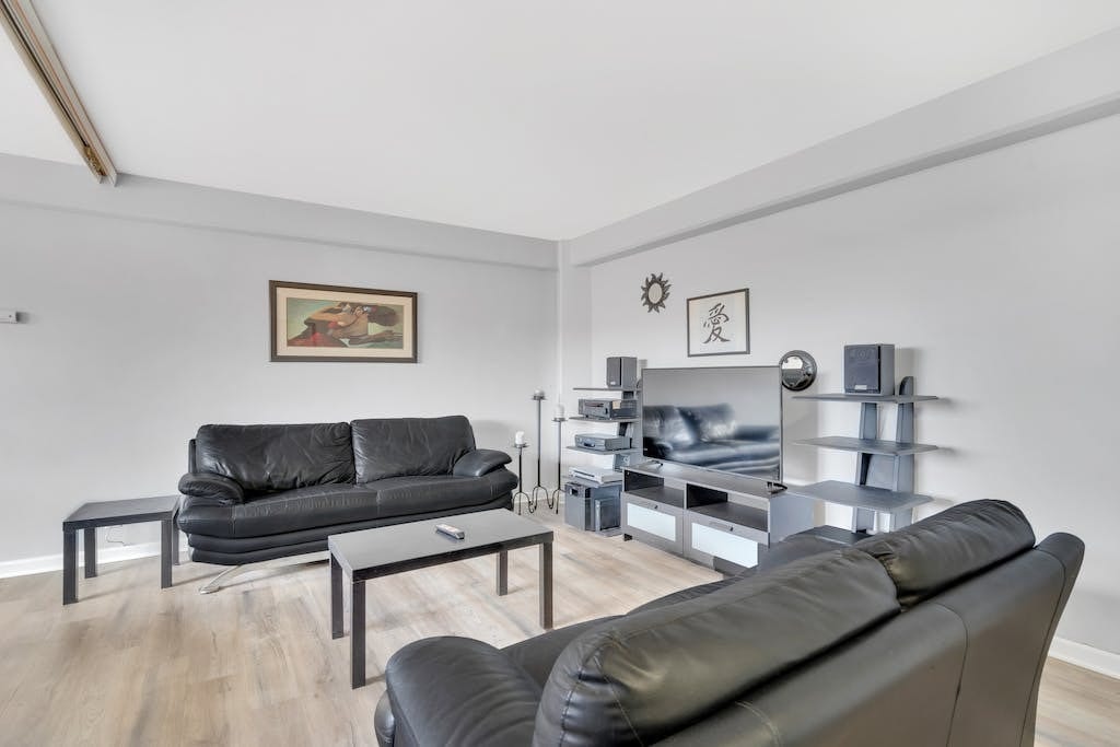 Living Room - 8800 Boulevard East