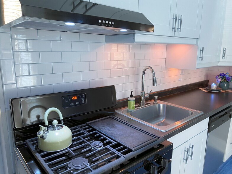 Building Photo - 2730 pleasant Ave S