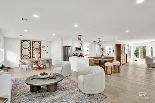 Building Photo - 380 S Church St