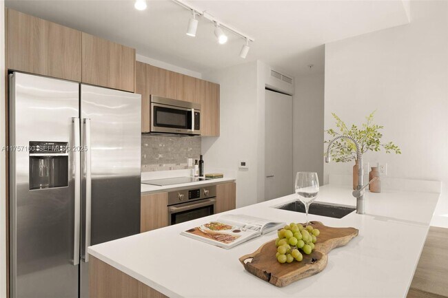 Building Photo - 201 SW 17th Rd