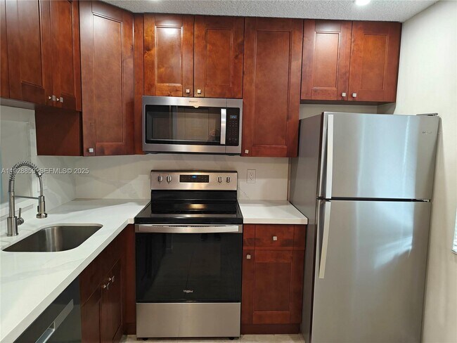 Building Photo - 8770 Royal Palm Blvd