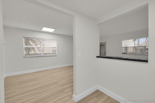 Building Photo - 146 Saxony D
