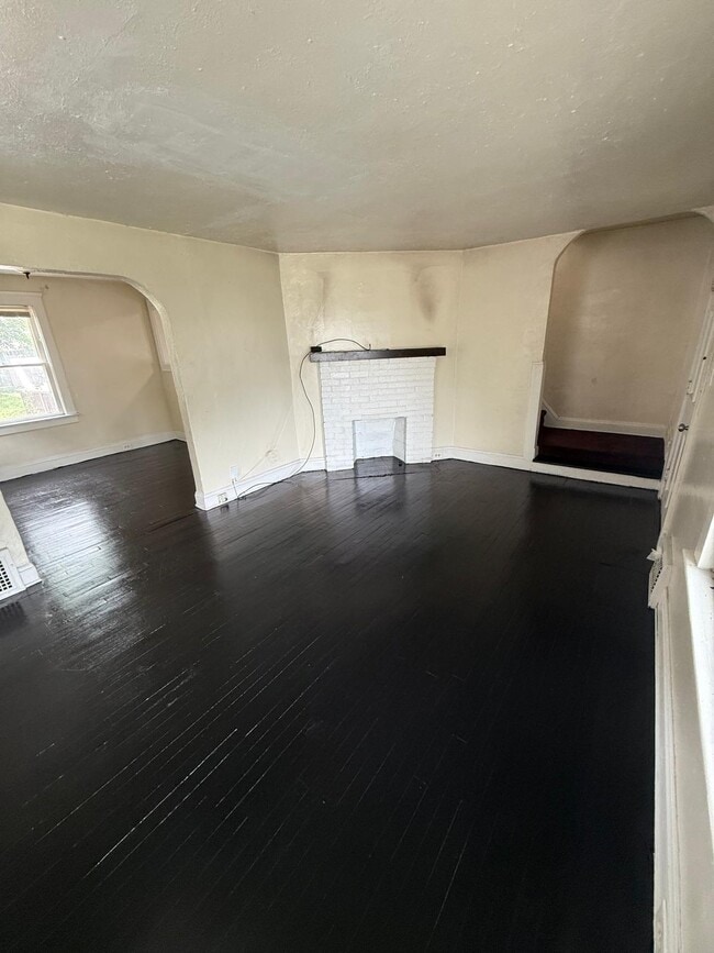 Building Photo - 1485 E 172