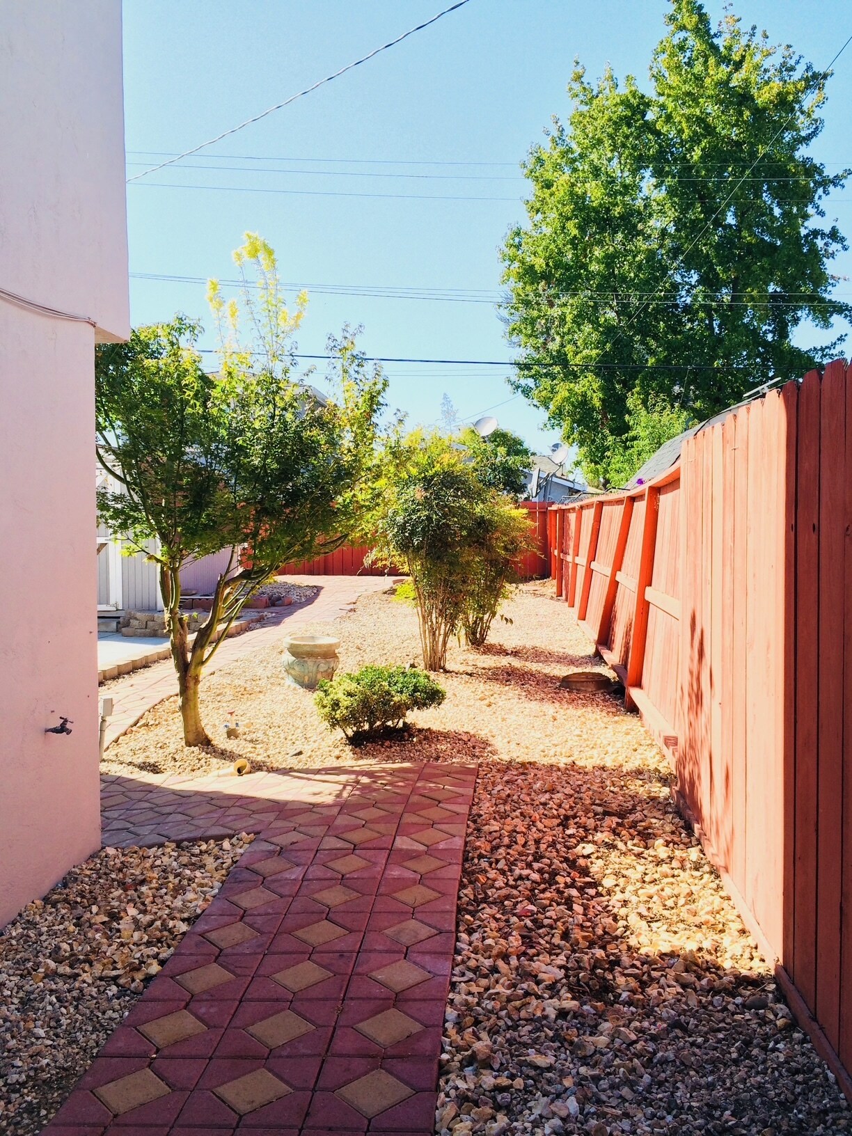 Shared backyard - 4239 Ogden Dr