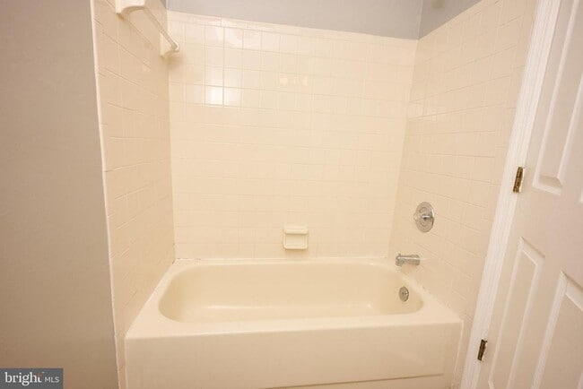 Building Photo - 1492 Greenbriar Cir