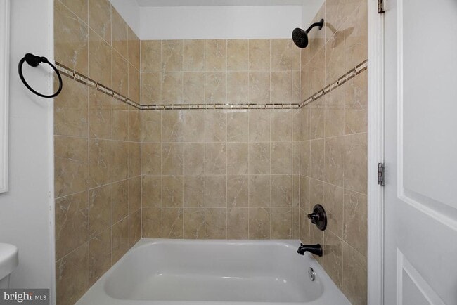 Building Photo - 458 Oakwood St SE