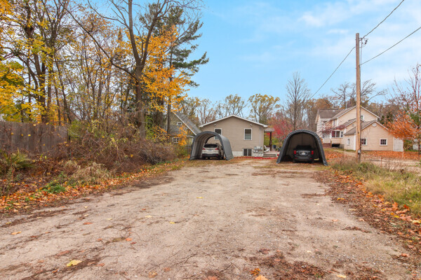 Building Photo - 209 S Cedar St