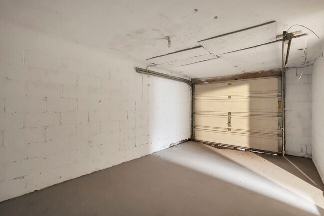 Building Photo - 1038-1040 Forest St