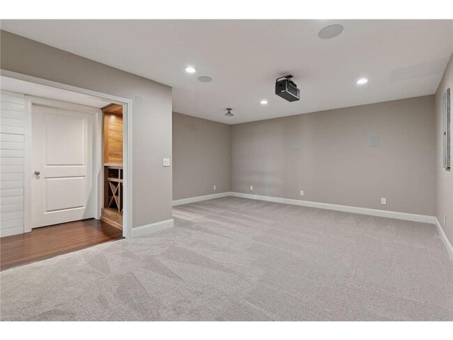 Building Photo - 16588 E Lake Dr