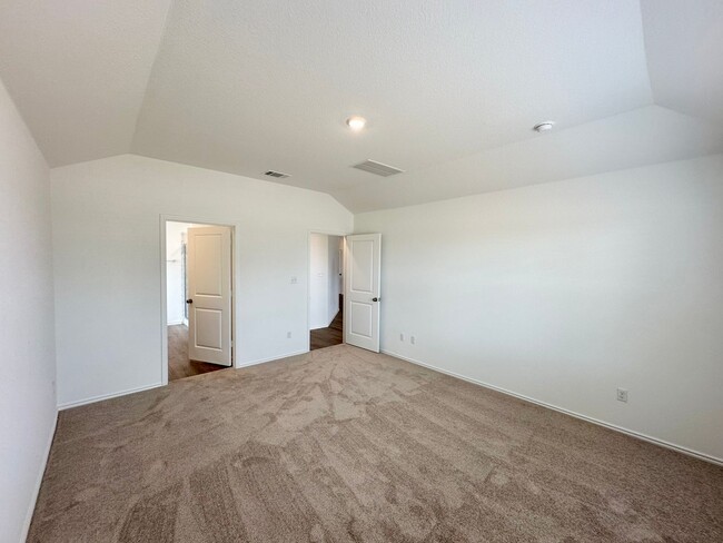 Building Photo - Beautiful Recently New Build Home in West ...