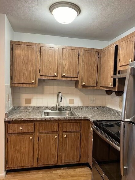 Building Photo - 90 Cedar St