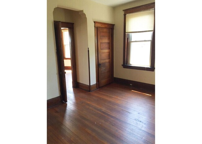 Building Photo - 3227 Jefferson Ave