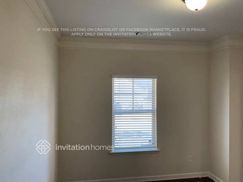 Building Photo - 319 Village Broad St