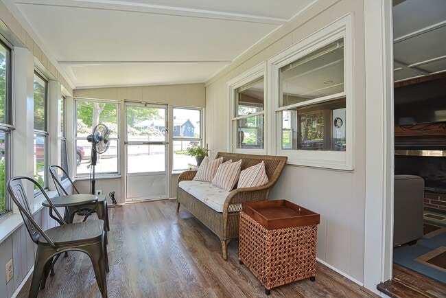 Building Photo - 2 Saratoga Ct