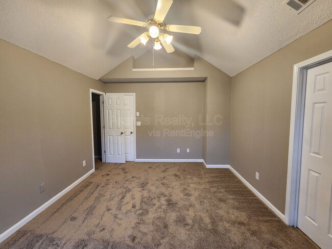 Building Photo - 5886 Ravensway Dr